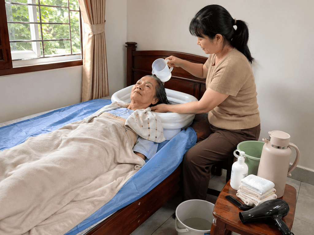 Gội Đầu Cho Người Bệnh Sau Mổ