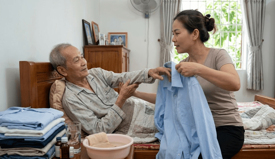 Thay Đồ Cho Người Già Nằm Một Chỗ