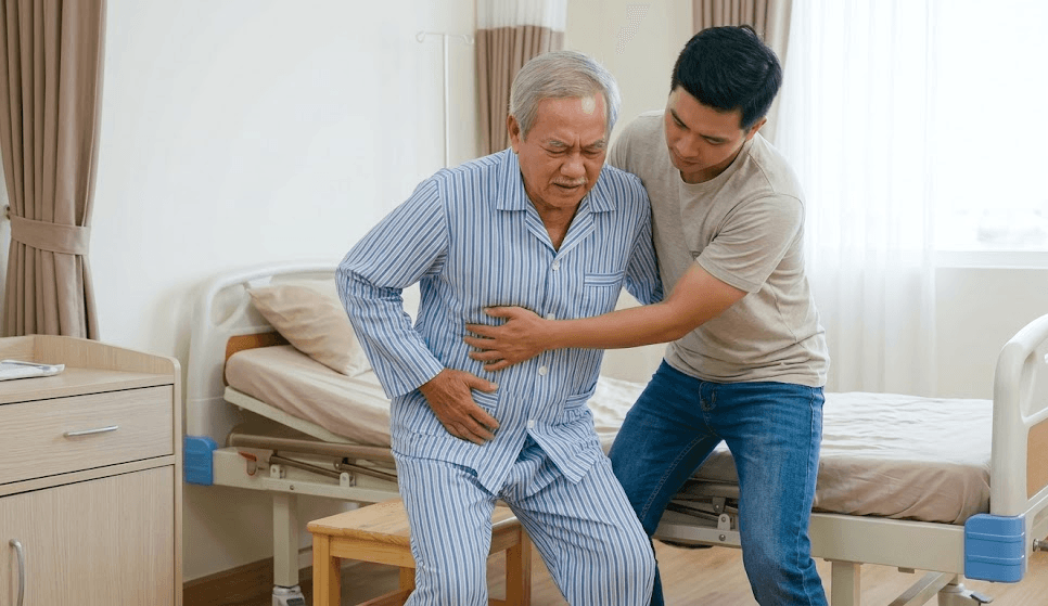 Bảo vệ vết mổ bụng khi đi lại