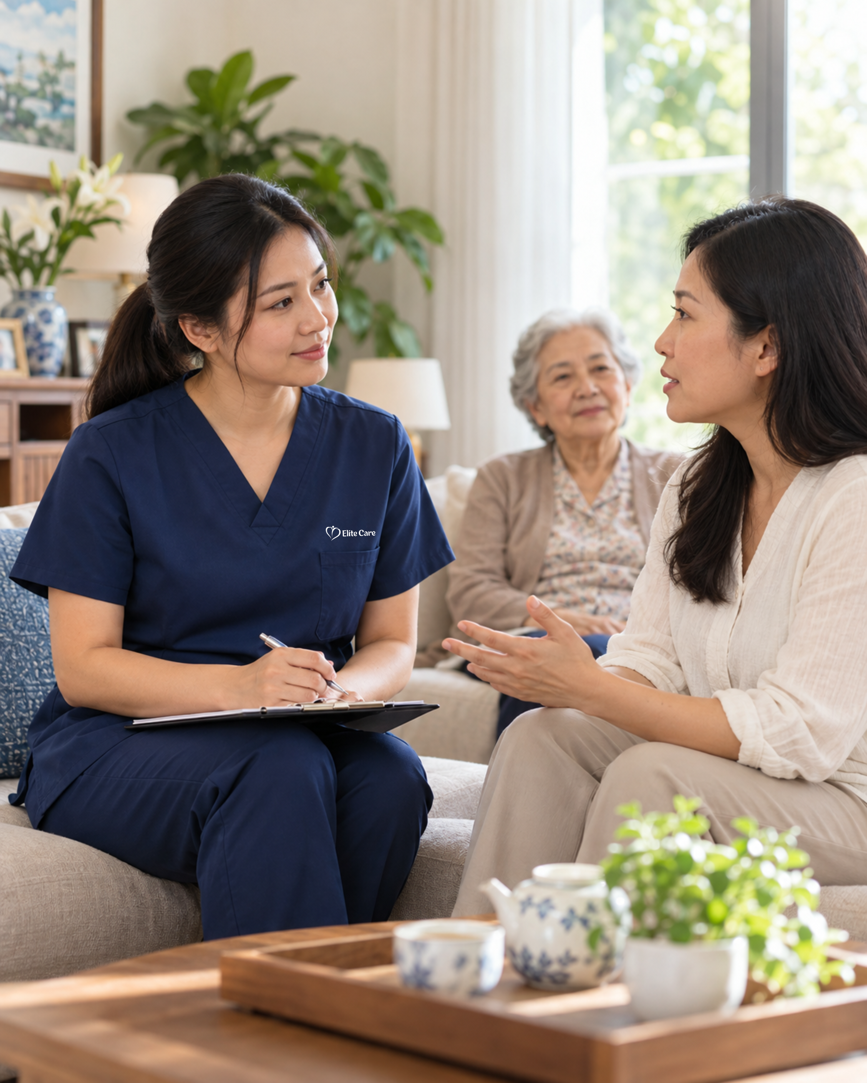 Đội ngũ Elite Care trao đổi nhu cầu chăm sóc cùng gia đình tại nhà